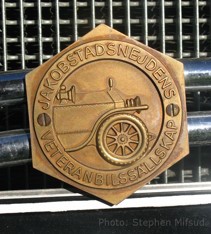 Bennas2010-6402.jpg - A badge found on the car.